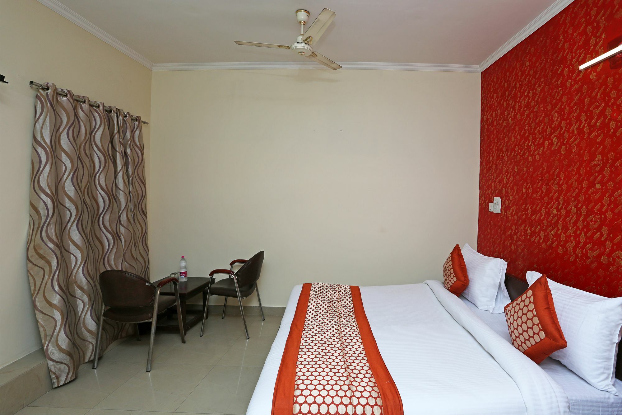 Hotel Aero Look New Delhi Exteriör bild