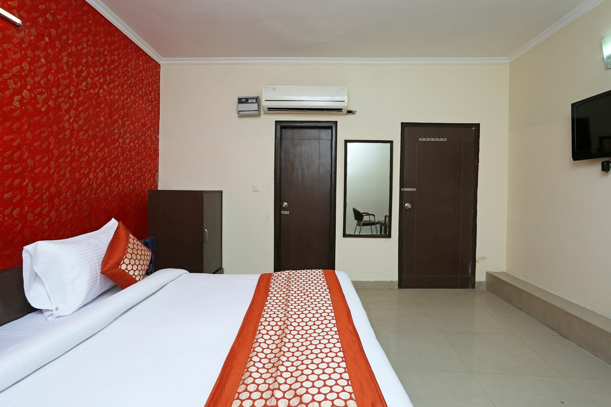 Hotel Aero Look New Delhi Exteriör bild