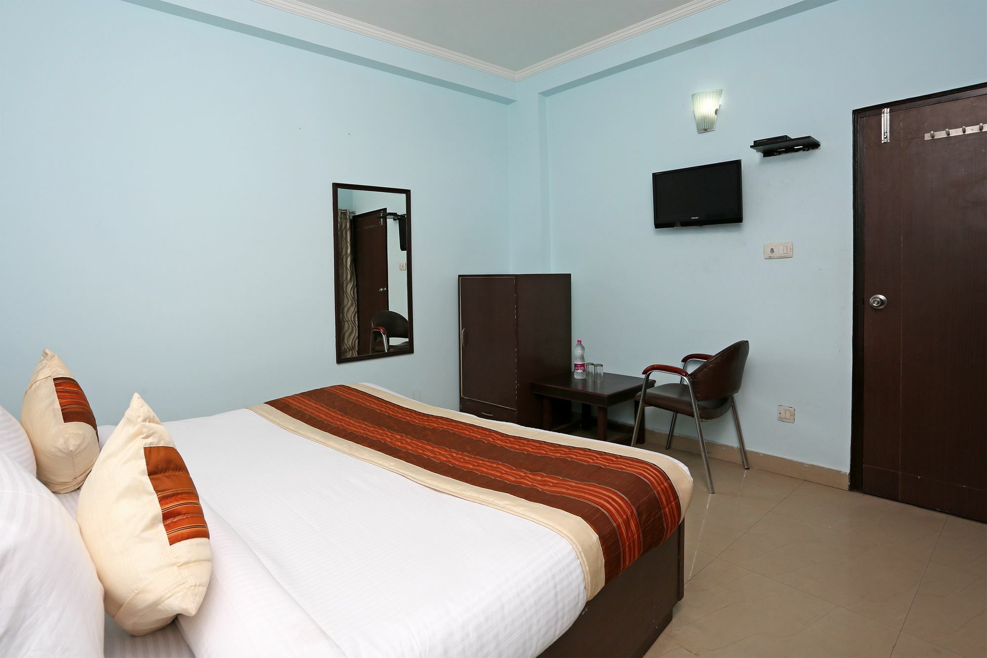Hotel Aero Look New Delhi Exteriör bild